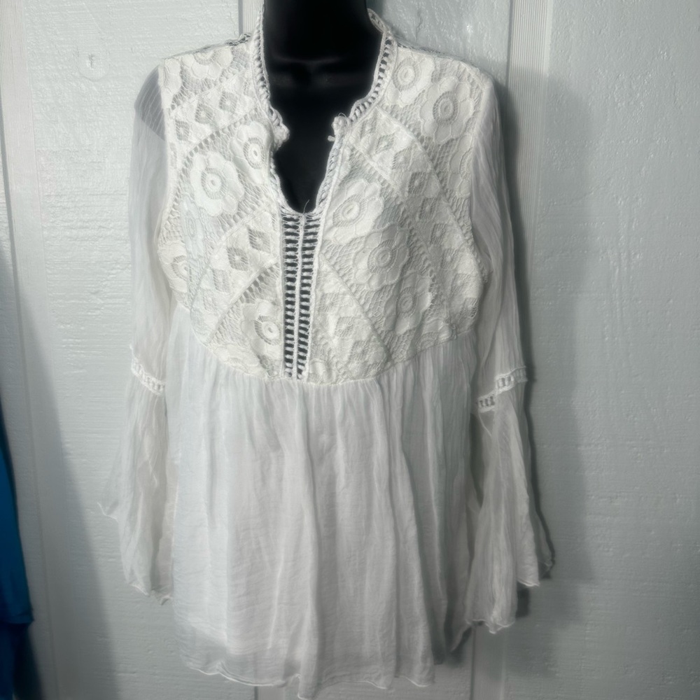 Bellaumbra Women’s White Crochet Top Size Medium EUC